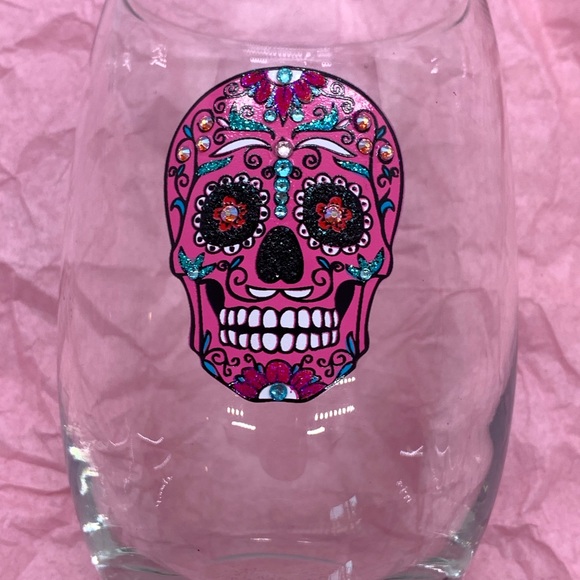 BLING SWAROVSKI CRYSTAL ACCENTED SUGAR SKULL CANDY SKULL STEMLESS WINE GLASS SET - Picture 13 of 16